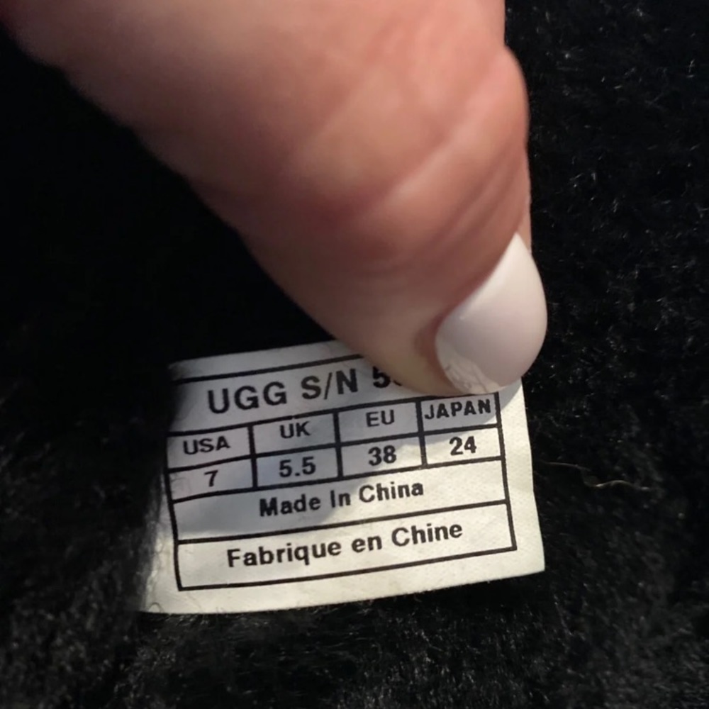 UGGS - Picture 5 of 5